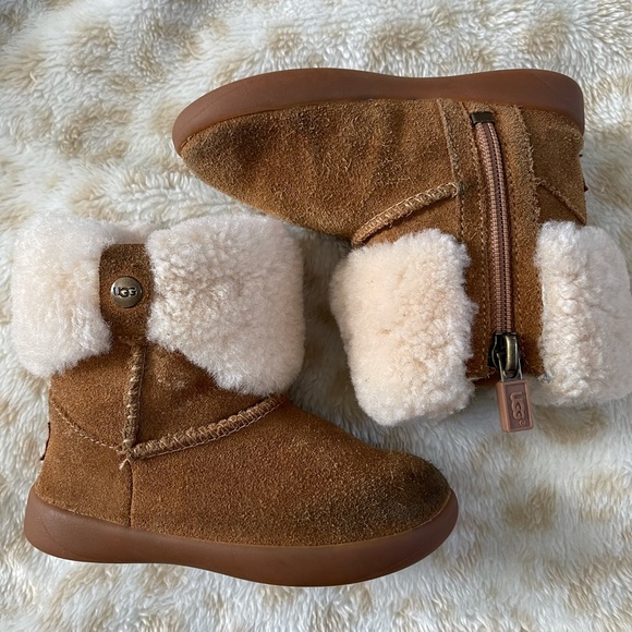 UGG | Shoes | Baby Girl Uggs Size 6 
